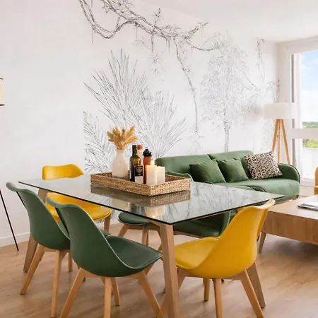 Super 10 - Grand 10 Personnes, 5 Chambres, Parking, Wifi Fibre * Angers