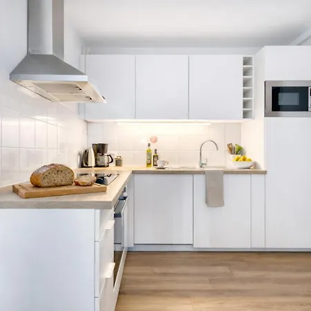 Apartment Super 10 - Grand 10 Personnes, 5 Chambres, Parking, Wifi Fibre Angers