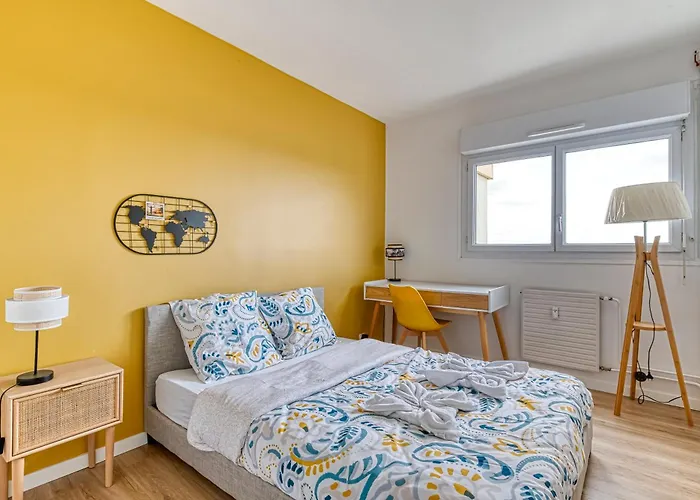 Super 10 - Grand 10 Personnes, 5 Chambres, Parking, Wifi Fibre Angers