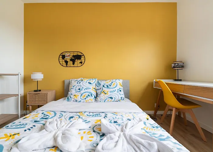 Super 10 - Grand 10 Personnes, 5 Chambres, Parking, Wifi Fibre Angers