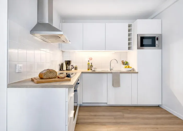 Apartment Super 10 - Grand 10 Personnes, 5 Chambres, Parking, Wifi Fibre Angers